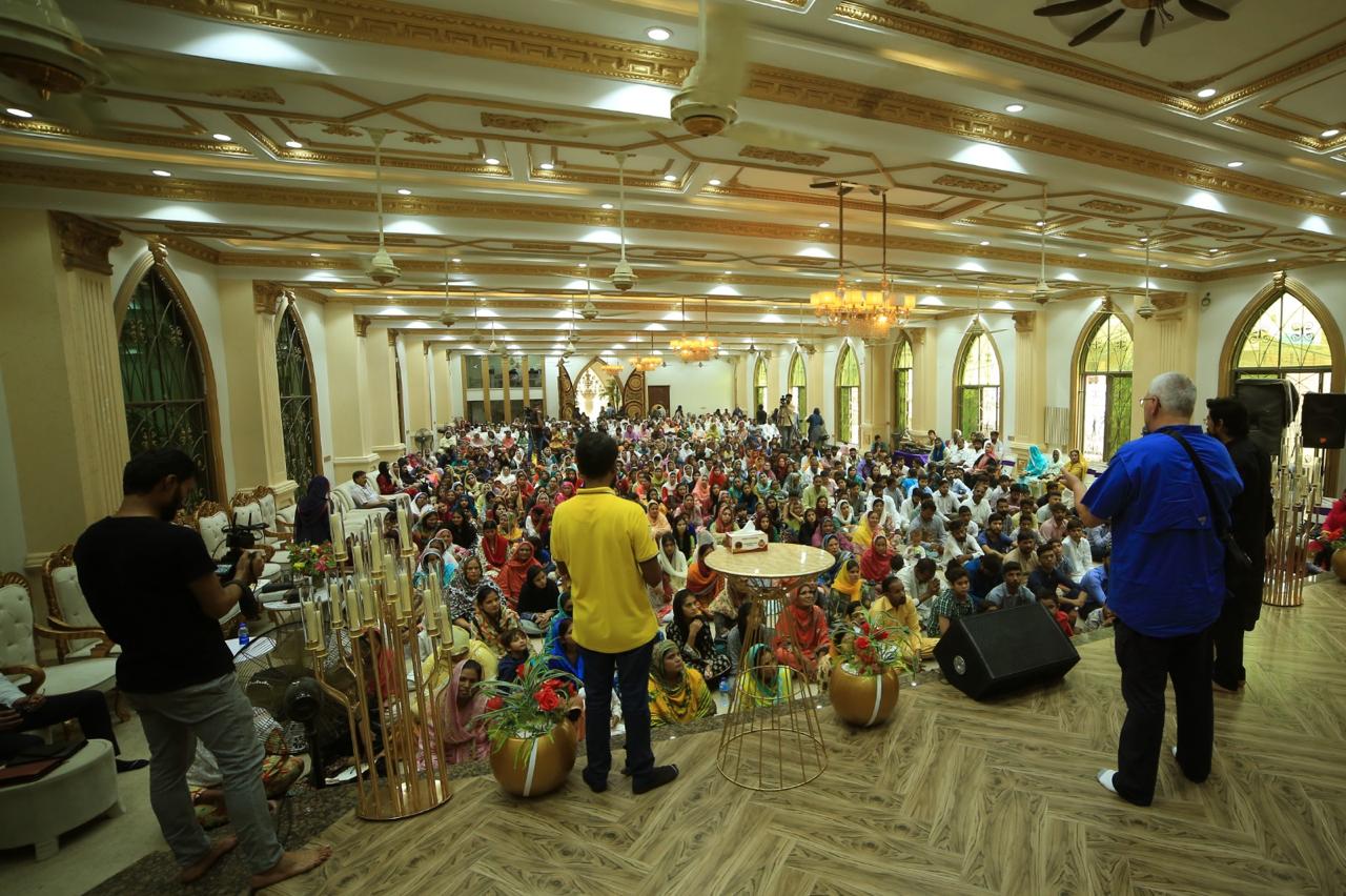 A large indoor gathering hearing the Gospel in Pakistan